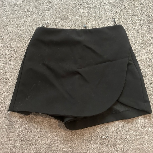 Zara Elegant Black Skirt with Shorts - Picture 1 of 4